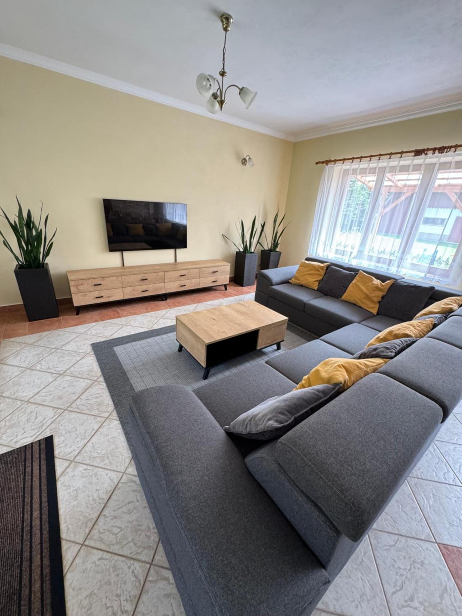 Lutra Montana Apartment Relov Ngoại thất bức ảnh